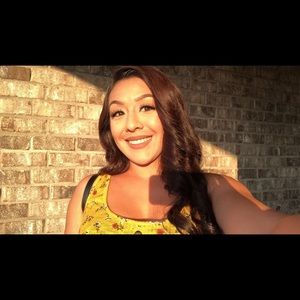 Meet your Posher, Lina